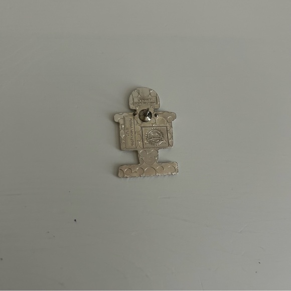 Disney It’s a Small World Japan Konnichiwa Hidden Mickey Pin - Picture 3 of 3